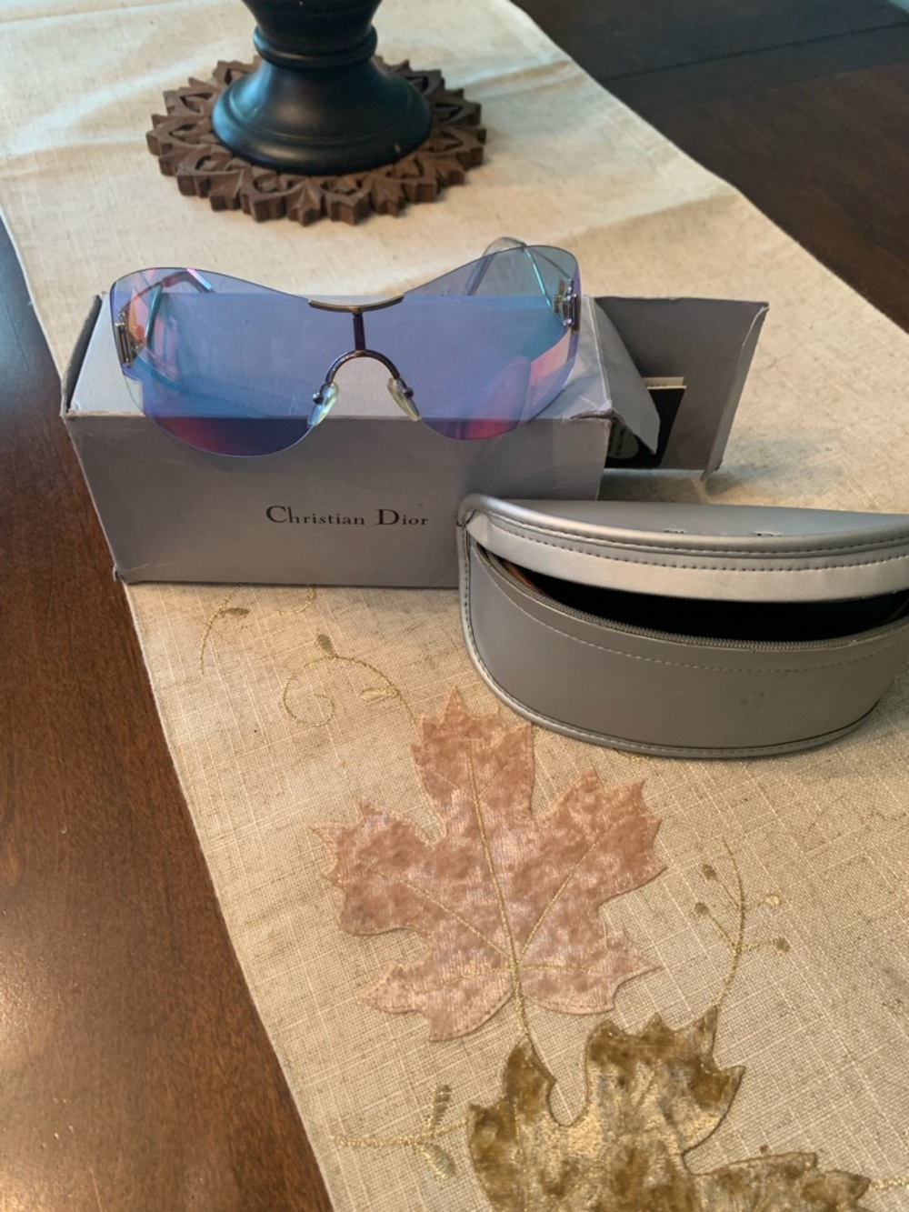 Dior Iridescent Rainbow Shield Sunglasses
All Offers Considered😃 - Picture 6 of 6